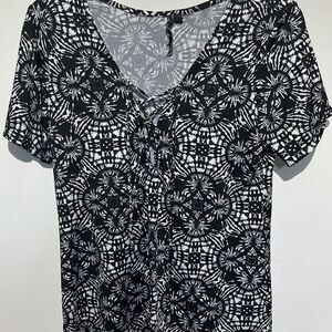 Pacific Beach Women's Black White Geometric Lace Up Short Sleeve T-Shirt Small
